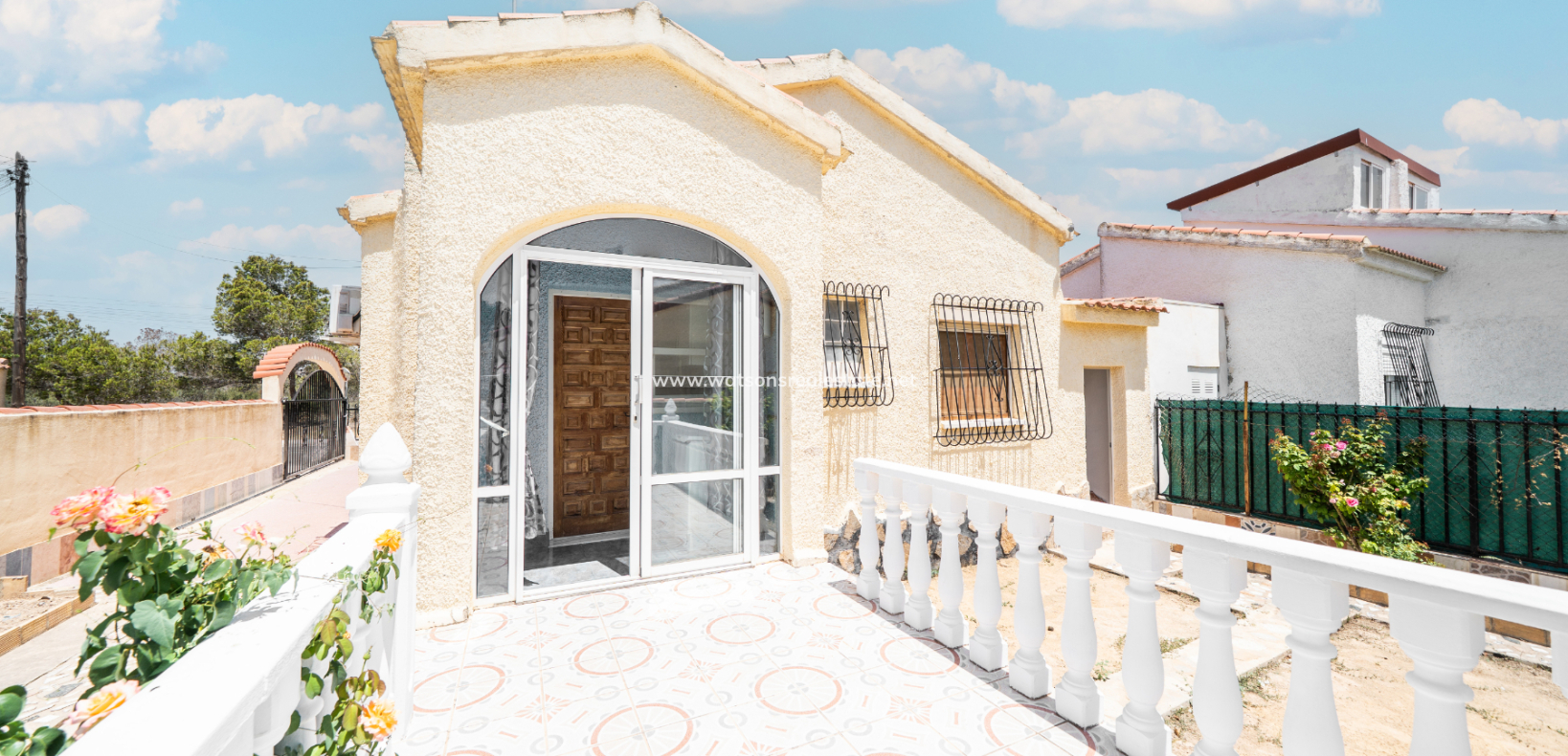 Resale - Freistendhe Villa - Urb. La Marina