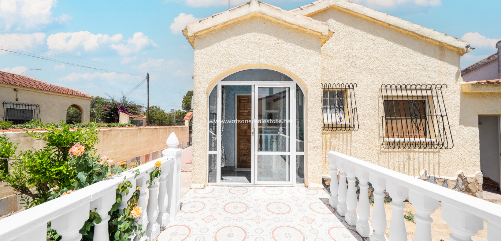 Resale - Freistendhe Villa - Urb. La Marina