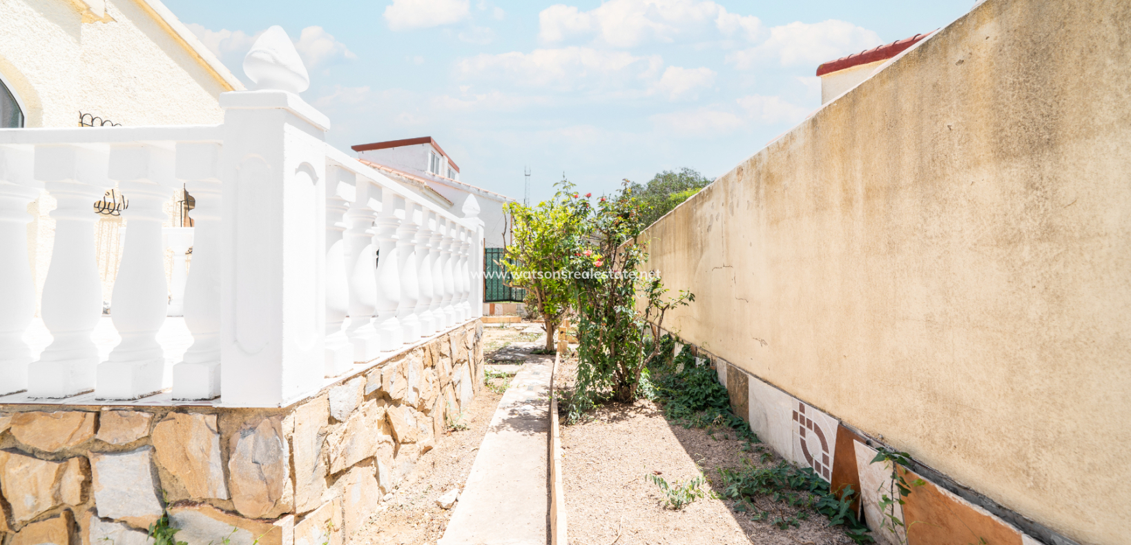 Resale - Freistendhe Villa - Urb. La Marina