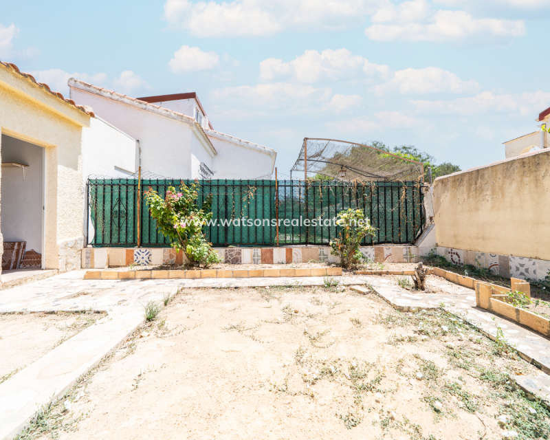 Resale - Freistendhe Villa - Urb. La Marina