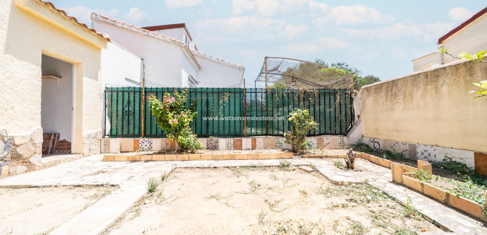 Resale - Freistendhe Villa - Urb. La Marina