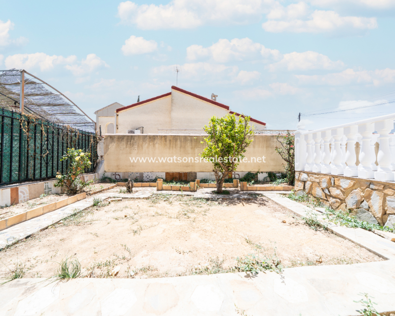 Resale - Freistendhe Villa - Urb. La Marina