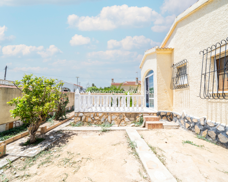 Resale - Freistendhe Villa - Urb. La Marina