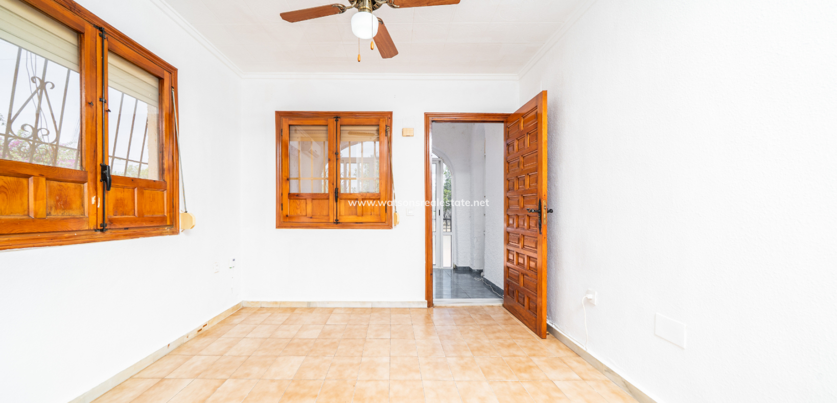 Resale - Freistendhe Villa - Urb. La Marina