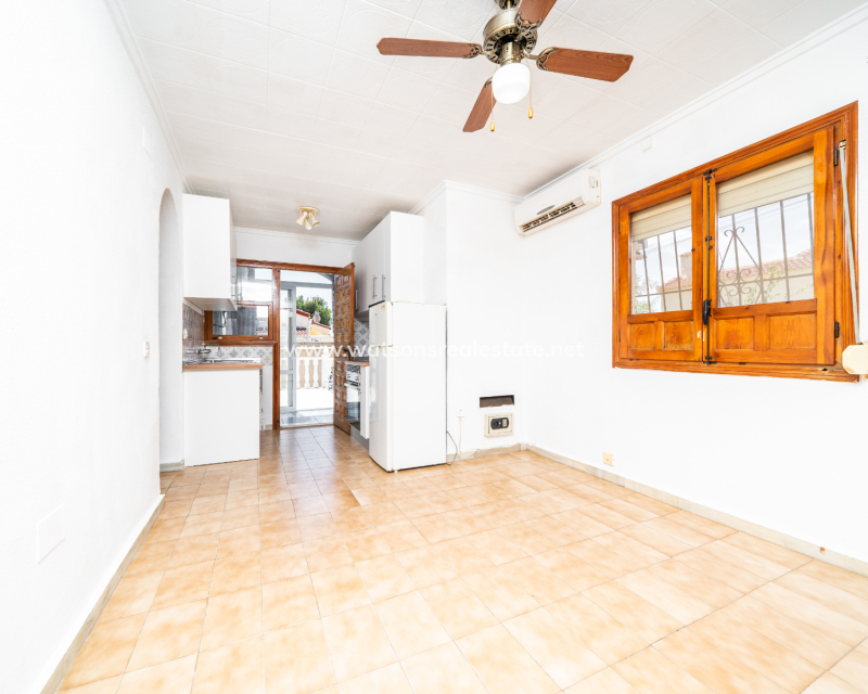 Resale - Freistendhe Villa - Urb. La Marina