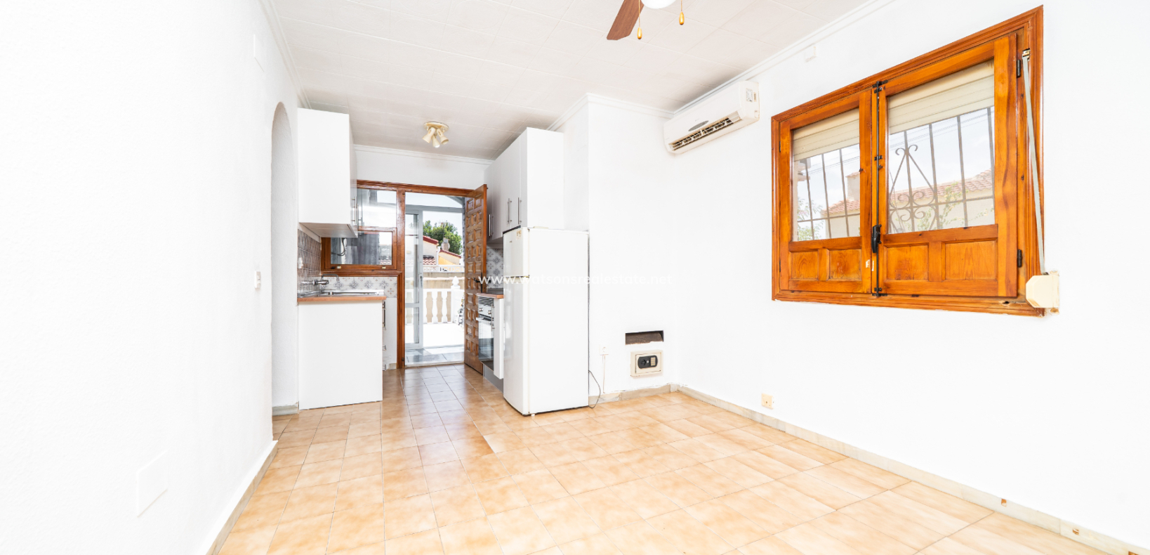 Resale - Freistendhe Villa - Urb. La Marina