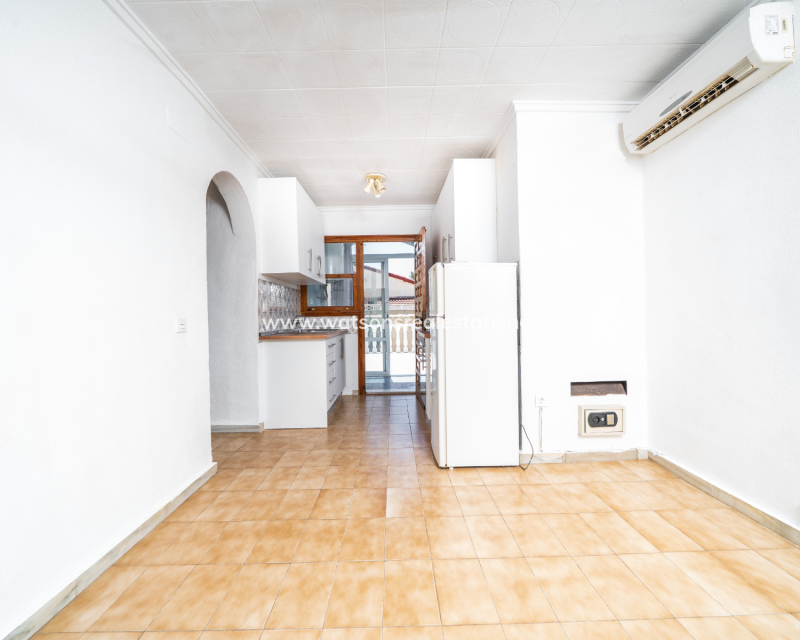 Resale - Freistendhe Villa - Urb. La Marina