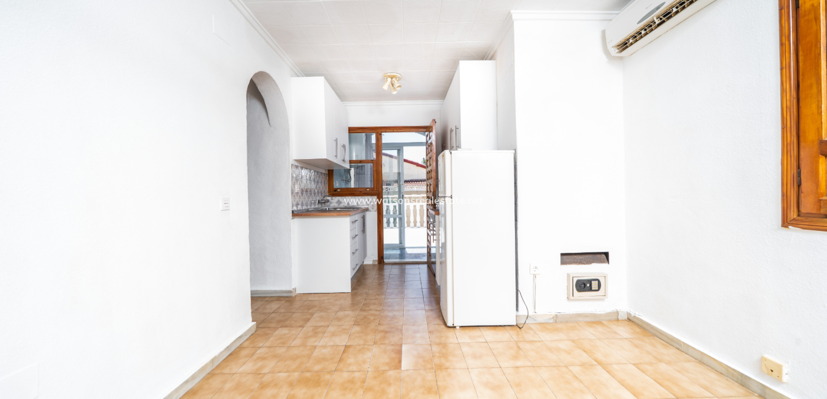 Resale - Freistendhe Villa - Urb. La Marina