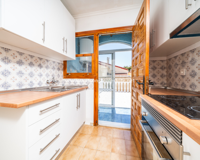 Resale - Freistendhe Villa - Urb. La Marina