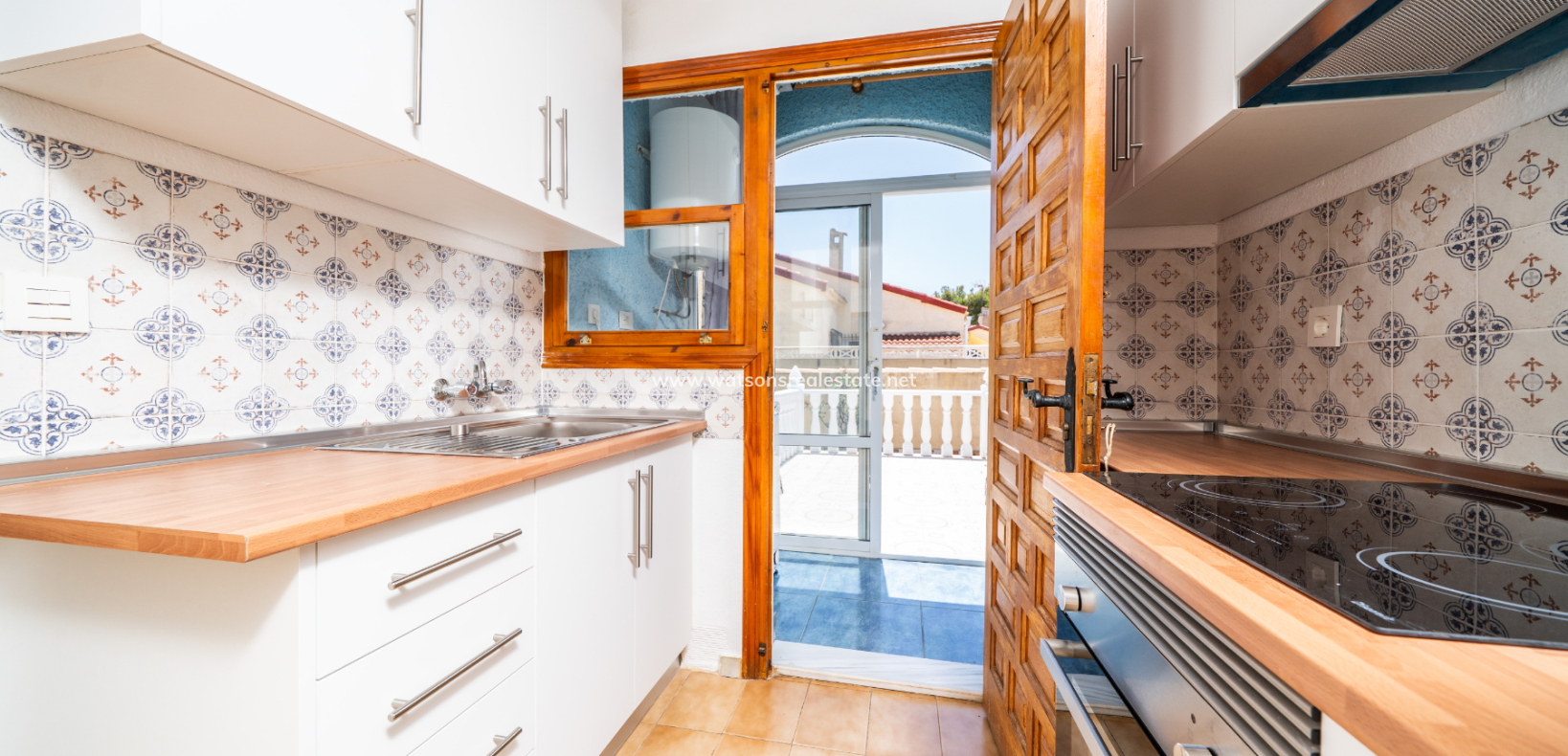 Resale - Freistendhe Villa - Urb. La Marina