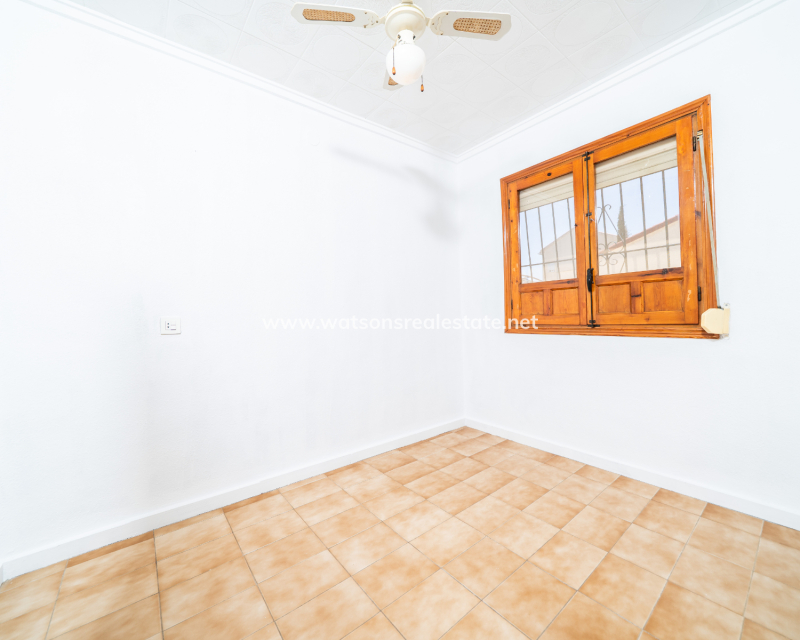 Resale - Freistendhe Villa - Urb. La Marina