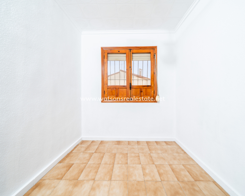 Resale - Freistendhe Villa - Urb. La Marina