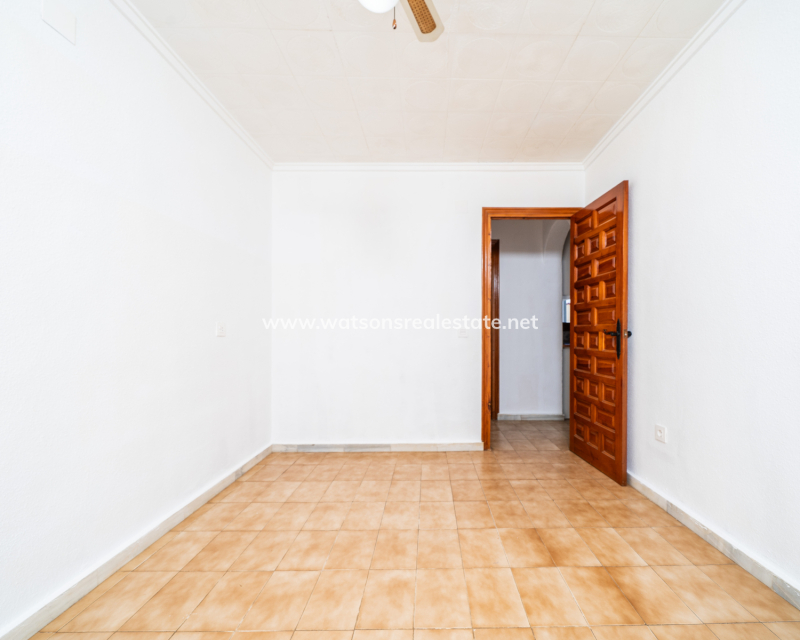 Resale - Freistendhe Villa - Urb. La Marina