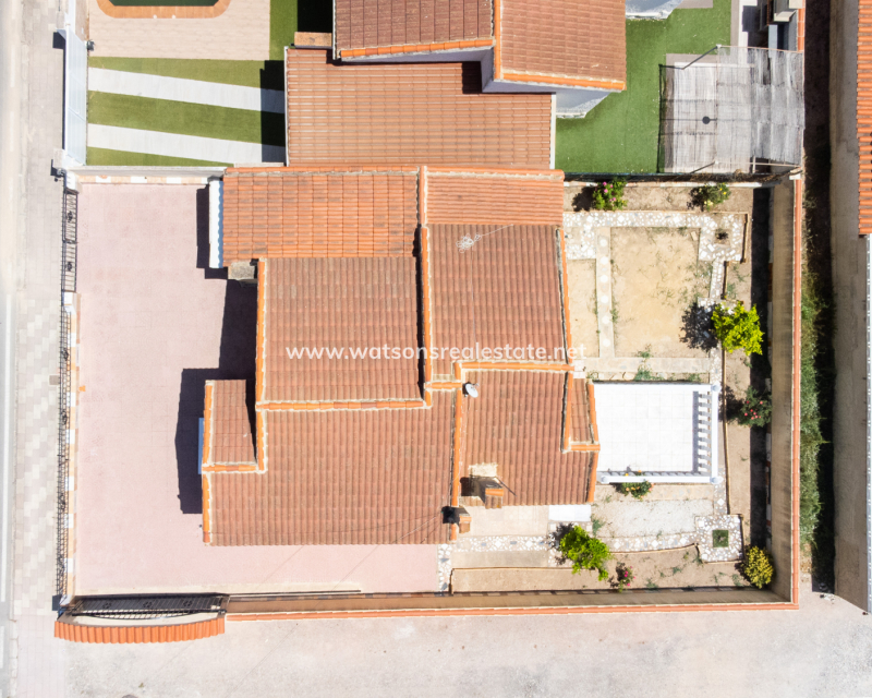 Resale - Freistendhe Villa - Urb. La Marina