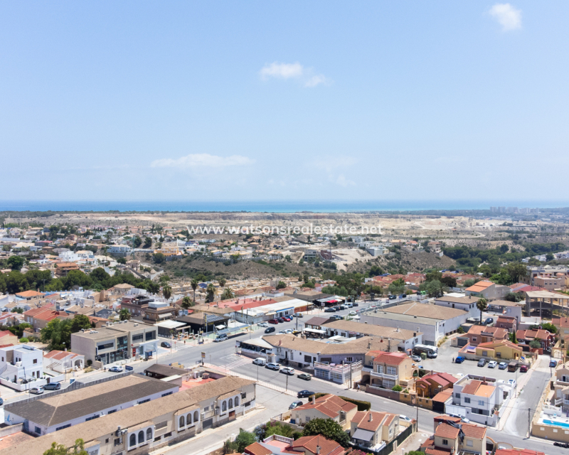 Resale - Freistendhe Villa - Urb. La Marina