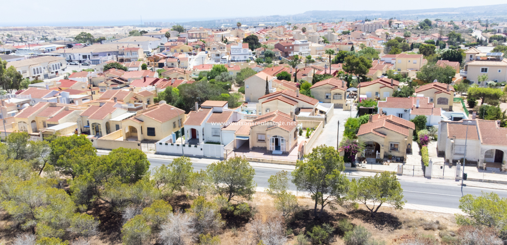 Resale - Freistendhe Villa - Urb. La Marina