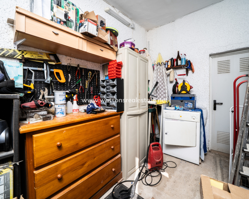Resale - Freistendhe Villa - Urb. La Marina