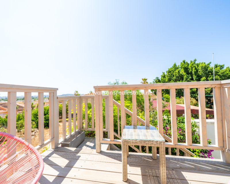 Resale - Freistendhe Villa - Urb. La Marina