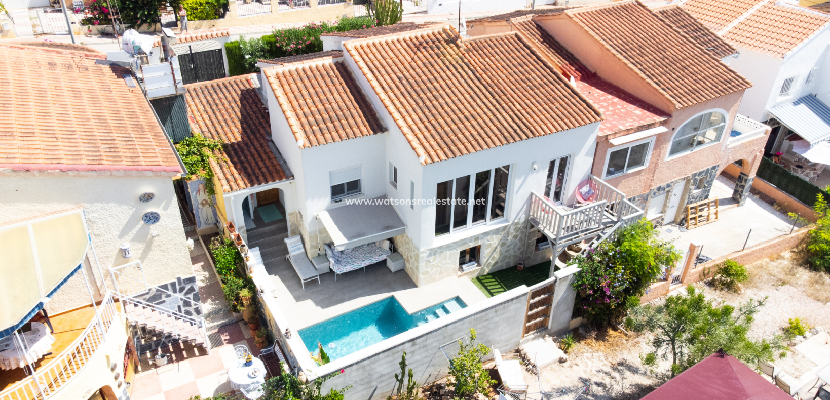 Resale - Freistendhe Villa - Urb. La Marina