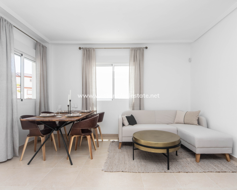 Resale - Freistendhe Villa - Urb. La Marina