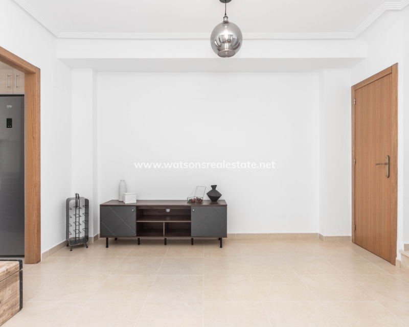 Resale - Freistendhe Villa - Urb. La Marina