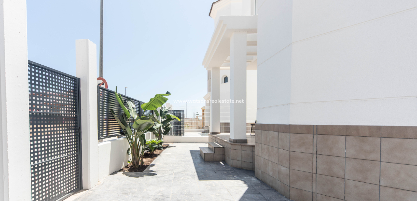 Resale - Freistendhe Villa - Urb. La Marina