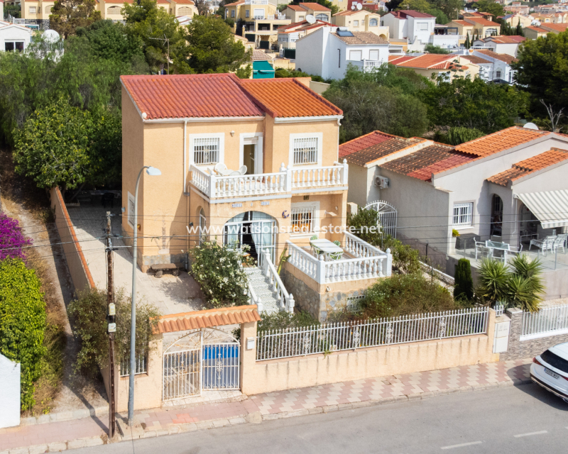 Resale - Freistendhe Villa - Urb. La Marina