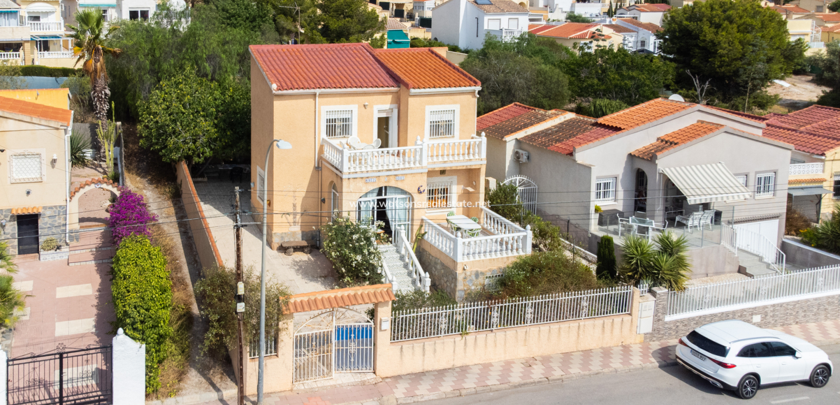 Resale - Freistendhe Villa - Urb. La Marina