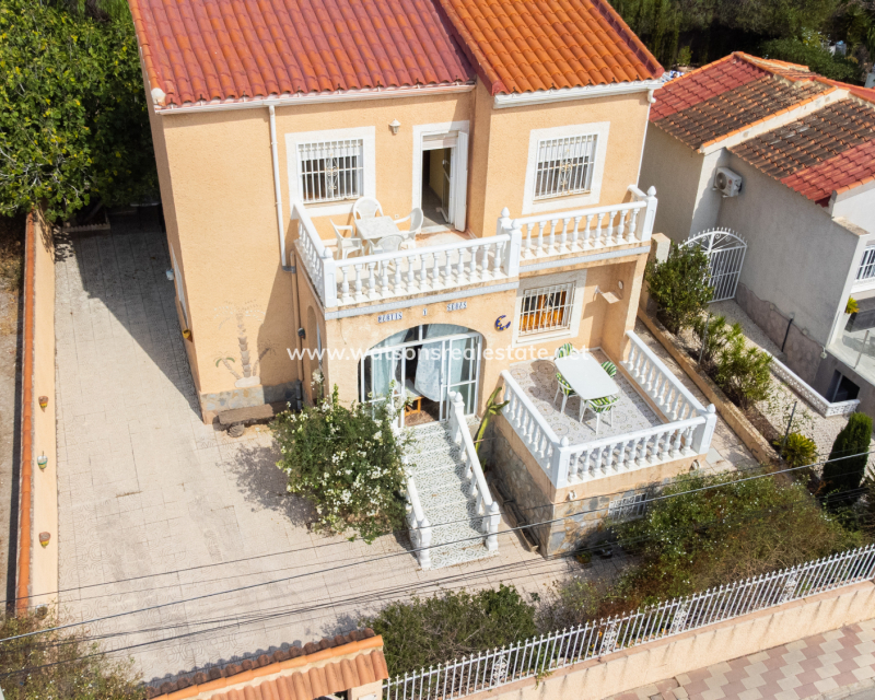 Resale - Freistendhe Villa - Urb. La Marina