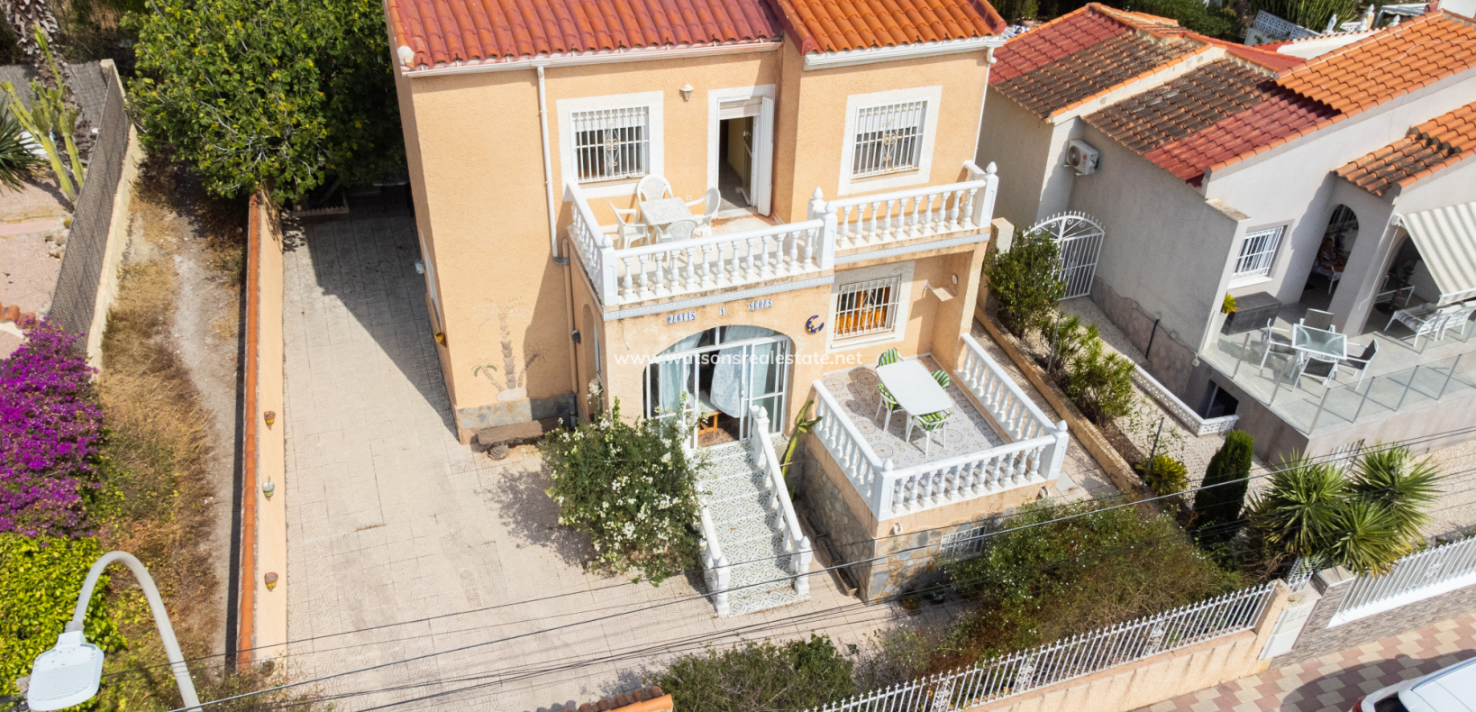 Resale - Freistendhe Villa - Urb. La Marina
