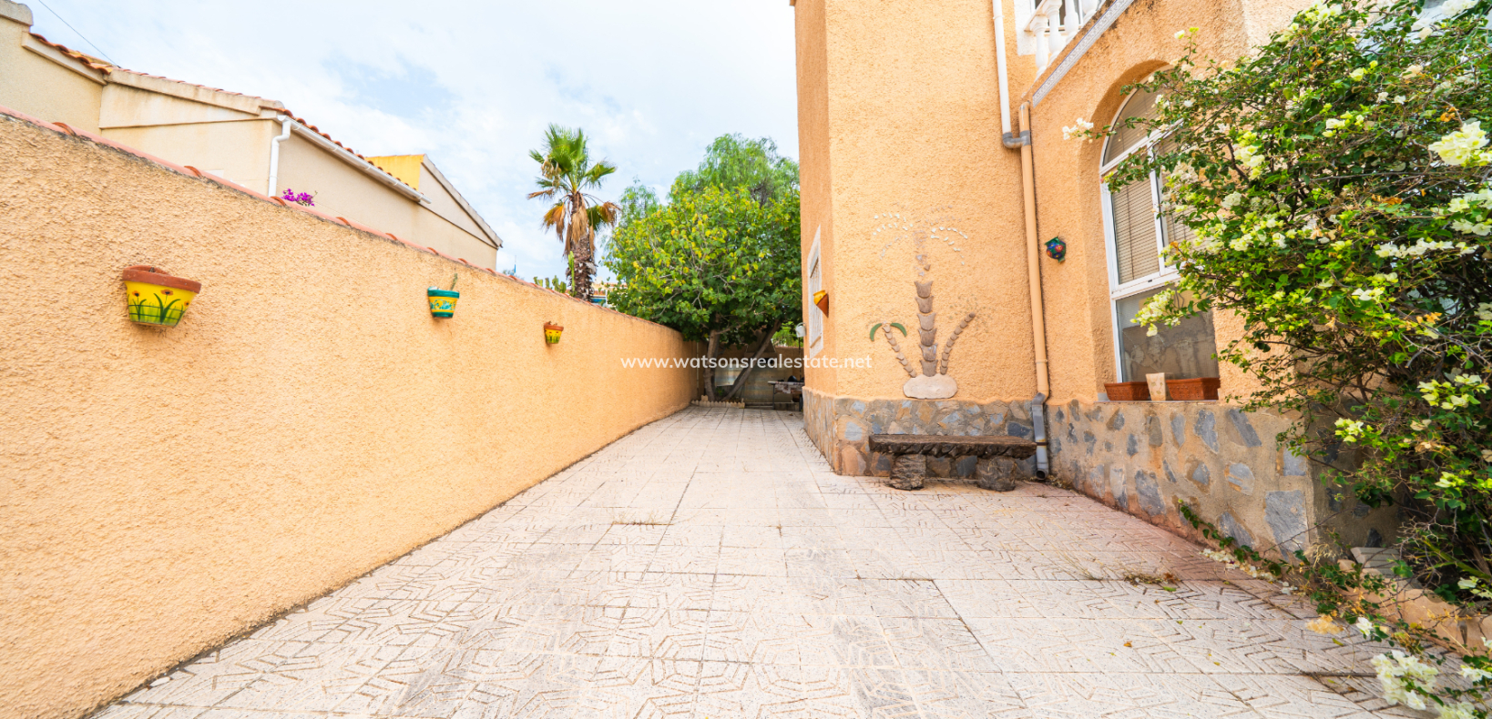 Resale - Freistendhe Villa - Urb. La Marina