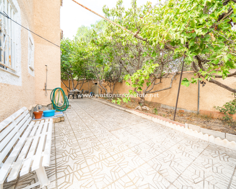 Resale - Freistendhe Villa - Urb. La Marina