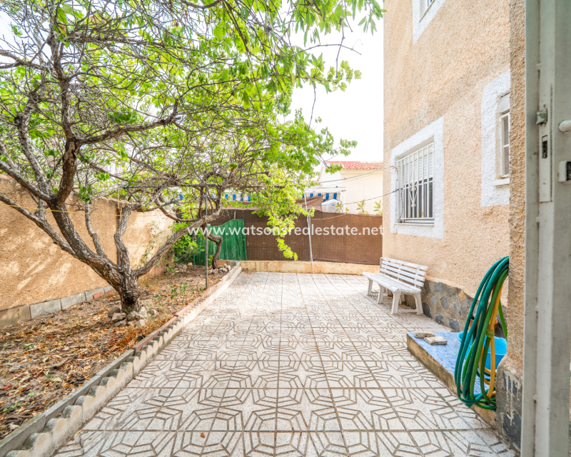 Resale - Freistendhe Villa - Urb. La Marina