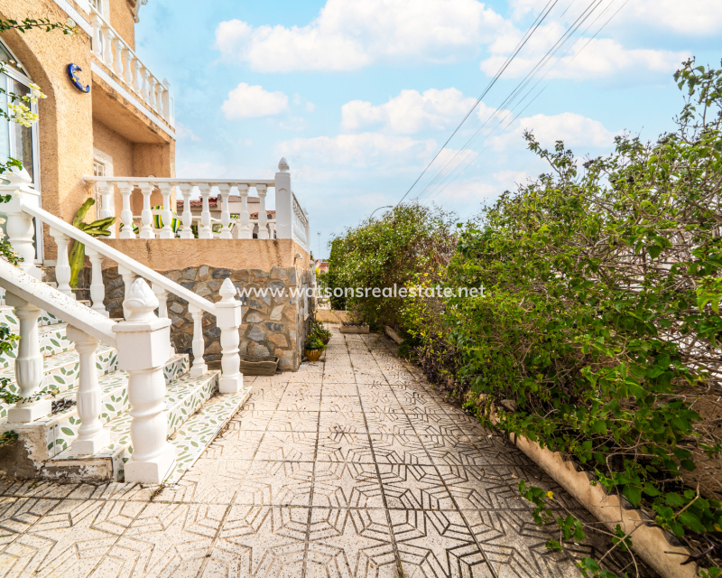 Resale - Freistendhe Villa - Urb. La Marina