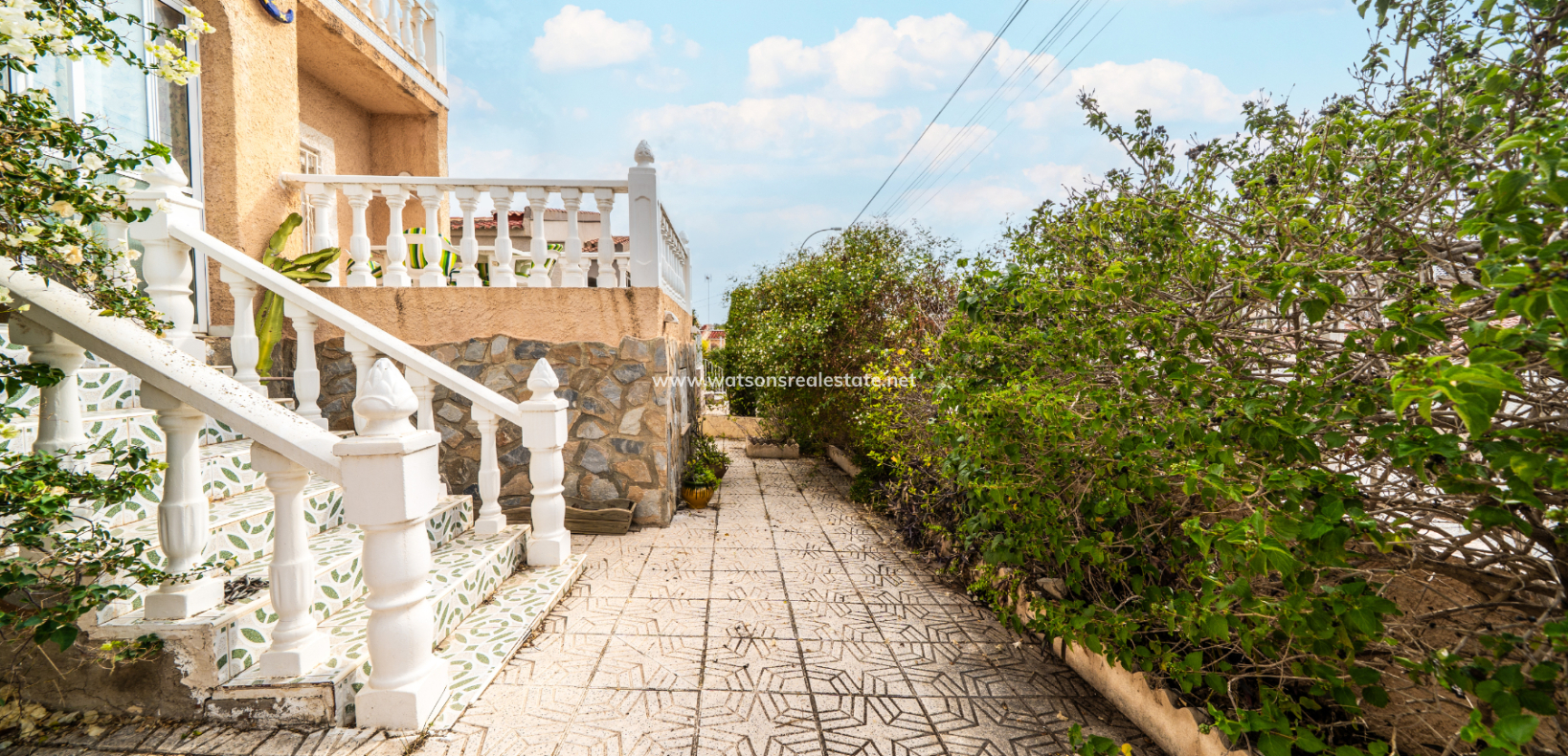 Resale - Freistendhe Villa - Urb. La Marina