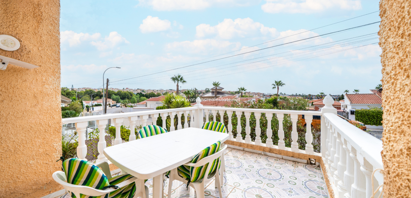 Resale - Freistendhe Villa - Urb. La Marina