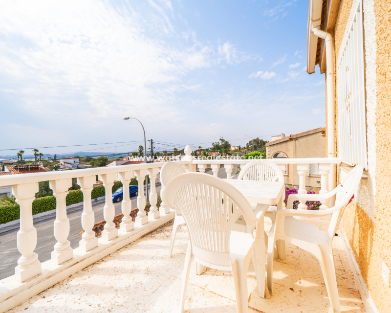 Resale - Freistendhe Villa - Urb. La Marina