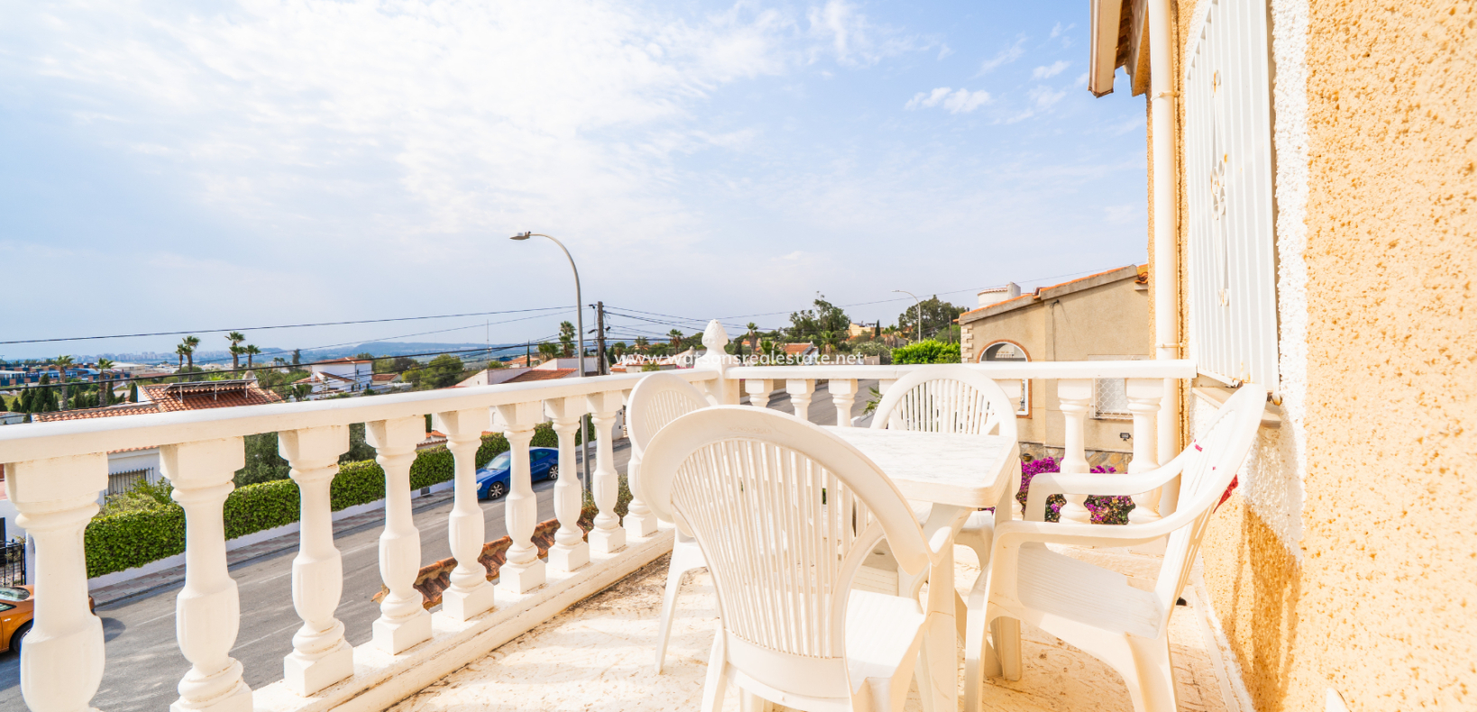 Resale - Freistendhe Villa - Urb. La Marina