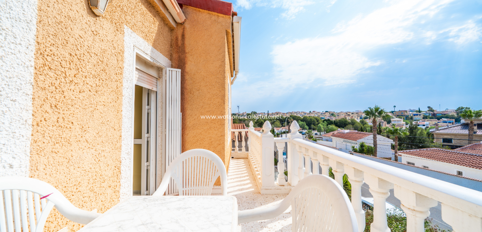 Resale - Freistendhe Villa - Urb. La Marina