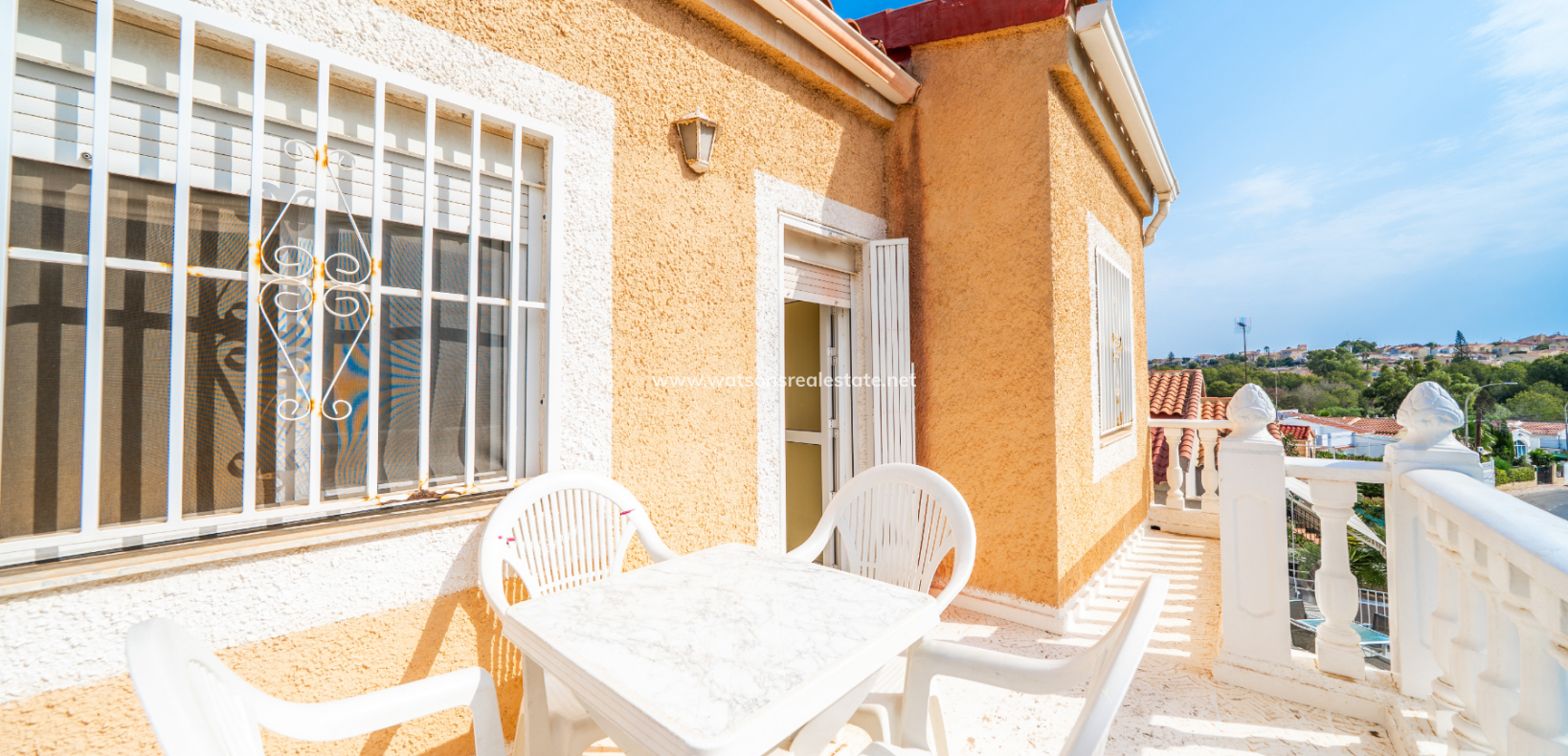 Resale - Freistendhe Villa - Urb. La Marina