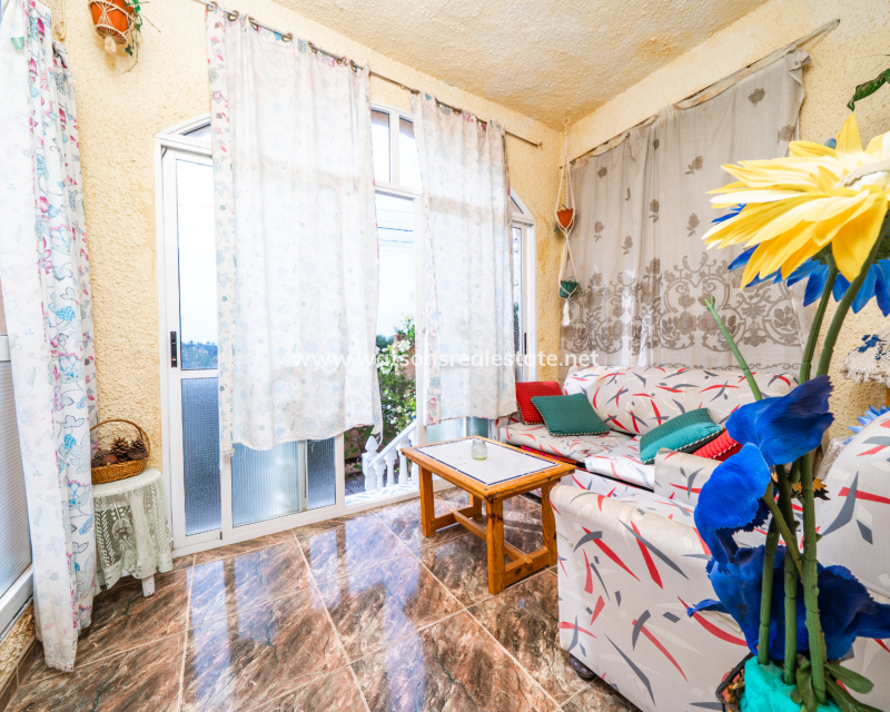 Resale - Freistendhe Villa - Urb. La Marina