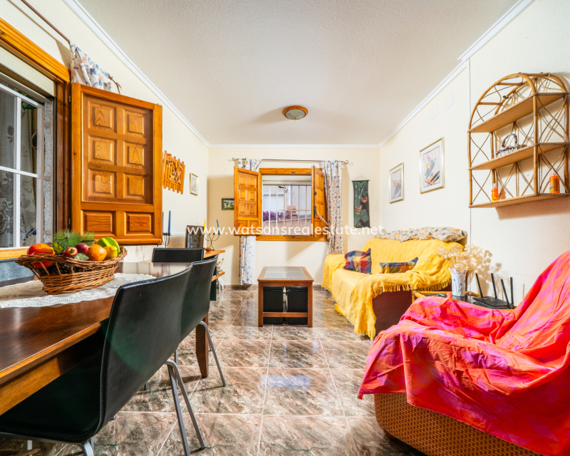 Resale - Freistendhe Villa - Urb. La Marina