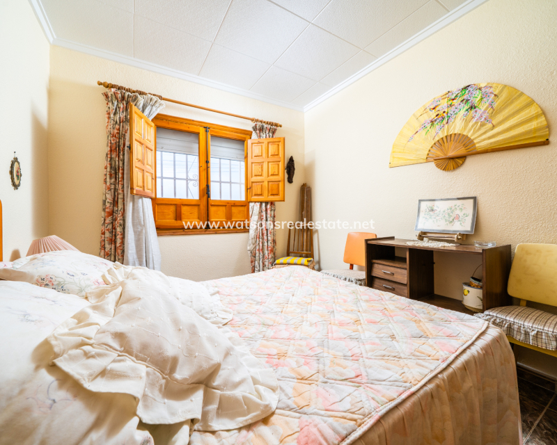 Resale - Freistendhe Villa - Urb. La Marina