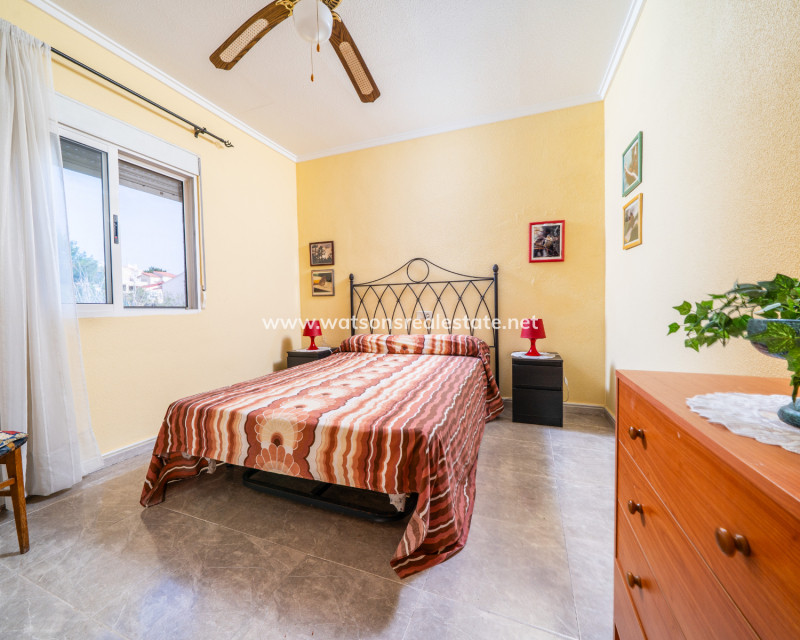 Resale - Freistendhe Villa - Urb. La Marina