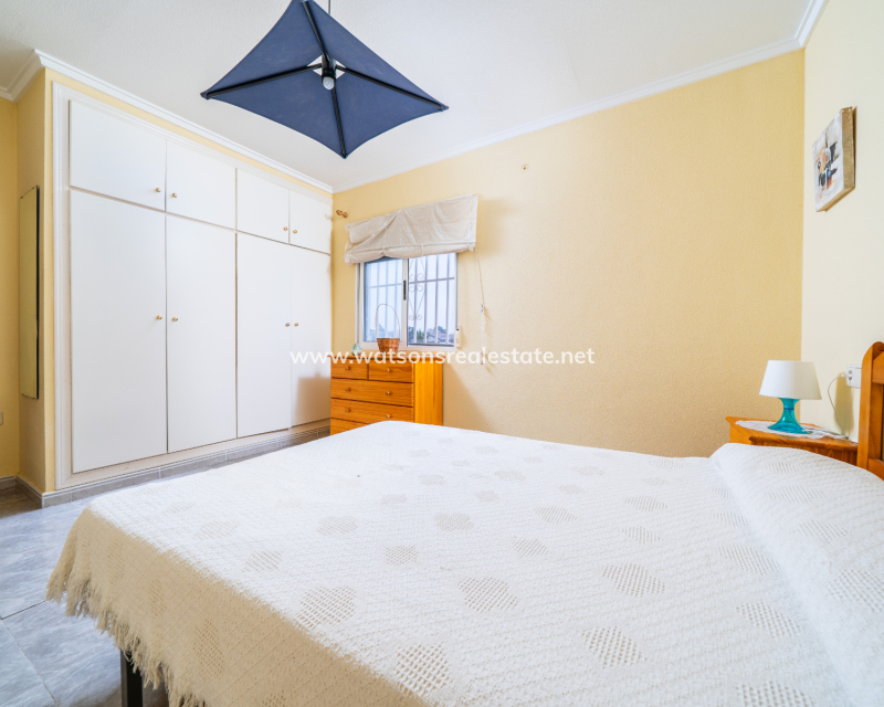Resale - Freistendhe Villa - Urb. La Marina