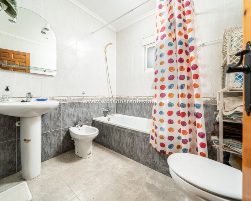Resale - Freistendhe Villa - Urb. La Marina