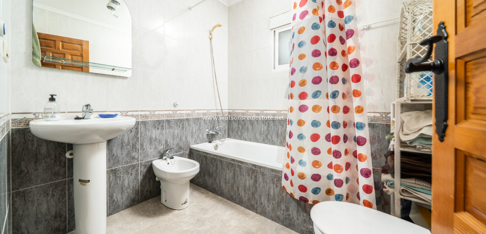 Resale - Freistendhe Villa - Urb. La Marina
