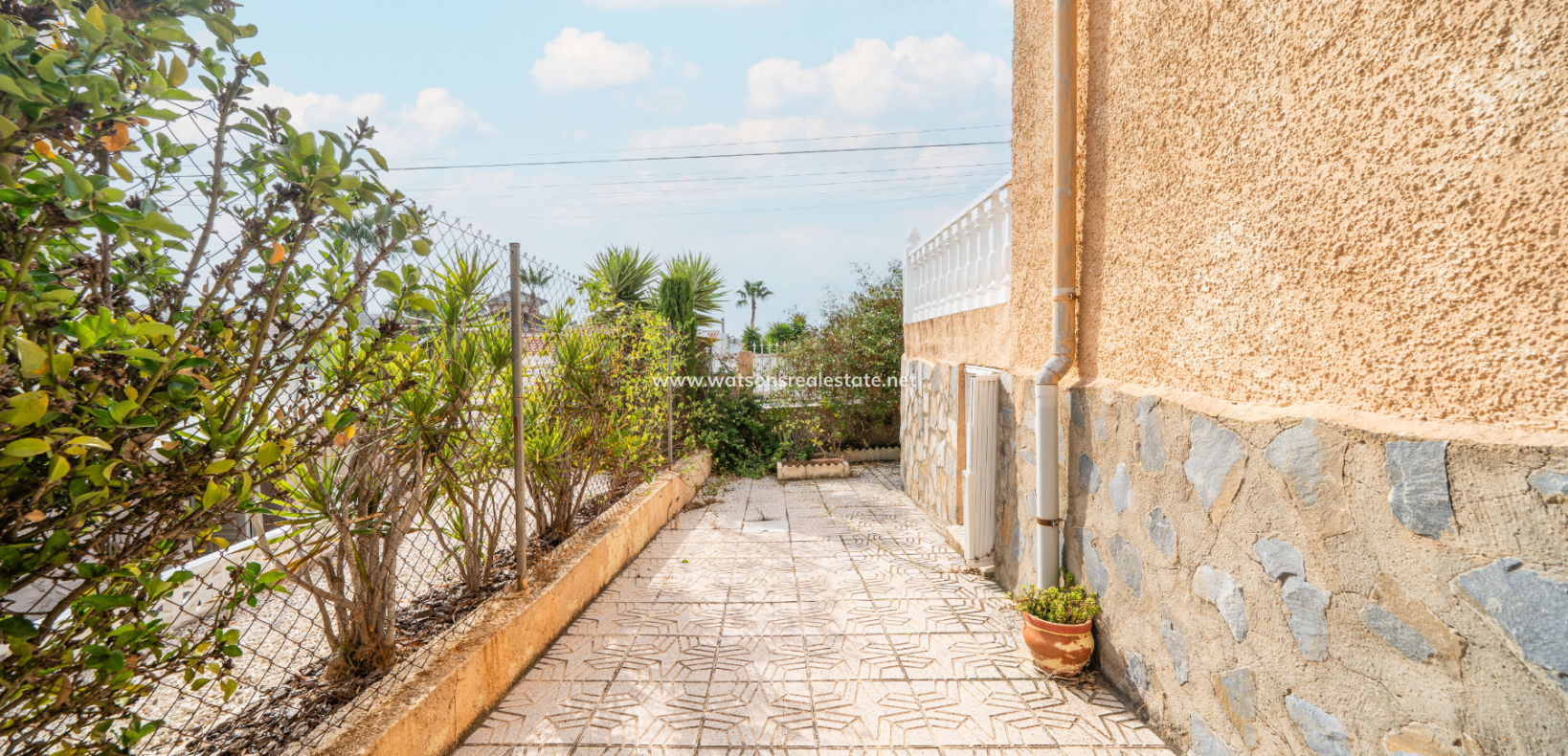 Resale - Freistendhe Villa - Urb. La Marina