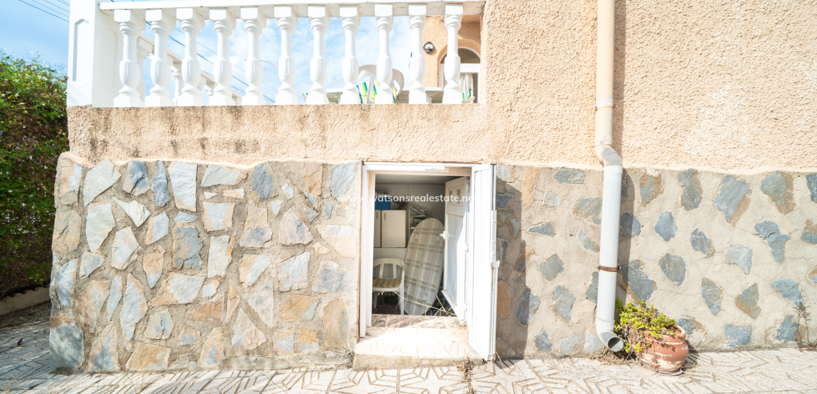 Resale - Freistendhe Villa - Urb. La Marina