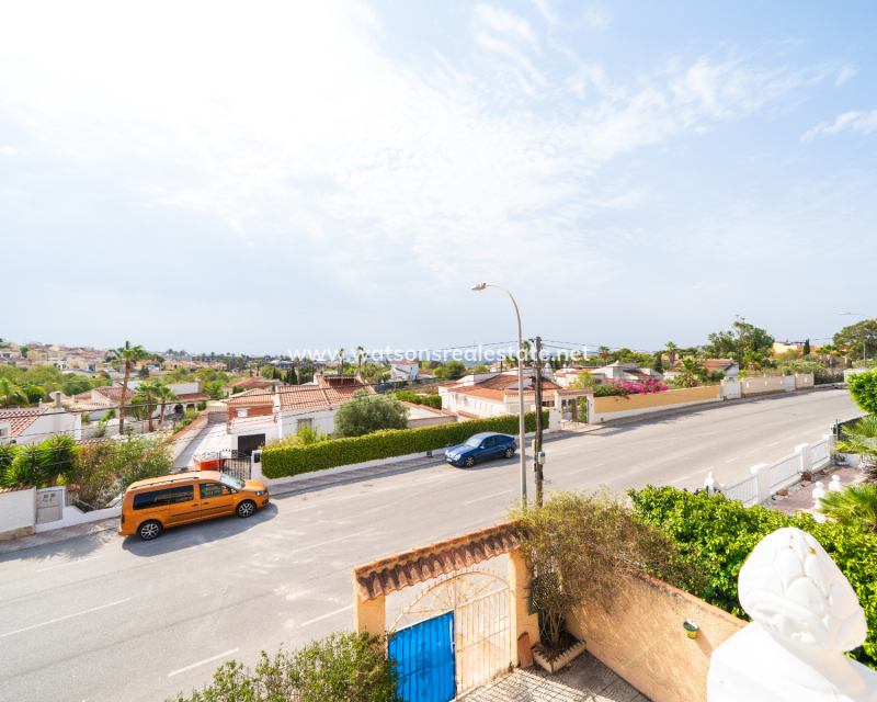 Resale - Freistendhe Villa - Urb. La Marina